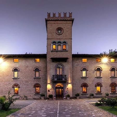 Hotel Castello Модена Екстериор снимка