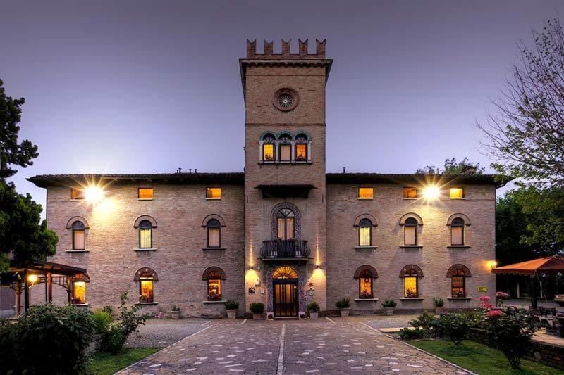Hotel Castello Модена Екстериор снимка